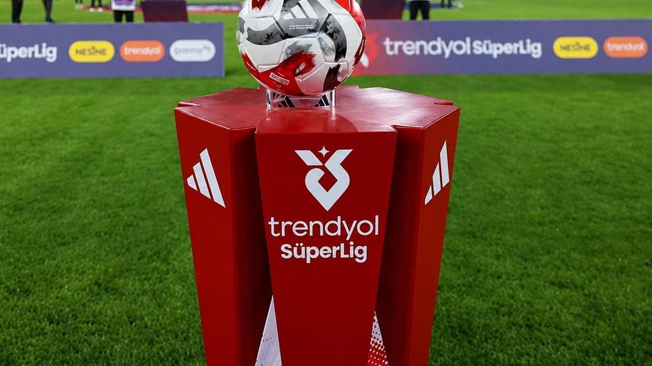 Süper Lig ekibine büyük şok! 3 dönem transfer yasağı geldi