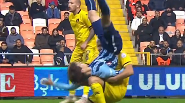 Foto - Adana Demirspor-İstanbulspor maçında 'helal olsun' dedirten hareket! Öyle bir müdahale yaptı ki, tüm stadyum ayağa kalktı