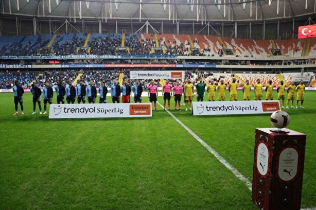 Adana Demirspor-İstanbulspor maçında 'helal olsun' dedirten hareket! Öyle bir müdahale yaptı ki, tüm stadyum ayağa kalktı
