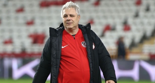 Foto - Türkiye'den kaçan teknik direktörden haber var: İstanbul'da koronavirüse yakalandım