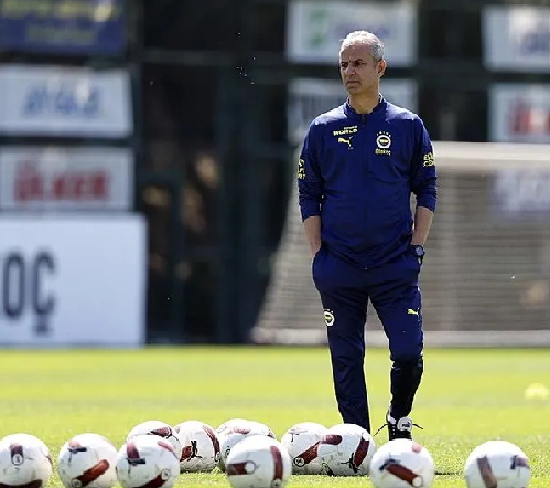 Süper Lig’de yok böyle transfer çalımı! Galatasaray’ın peşinden koştuğu ismi Fenerbahçe alıyor