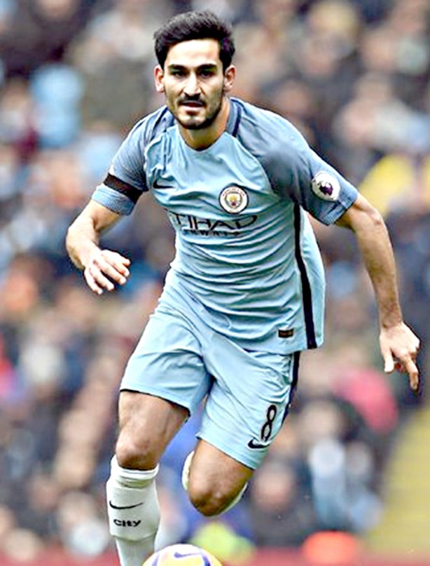 Foto - Süper Lige yıldız isim geliyor! Yer yerinden oynayacak... Bomba patladı patlayacak!