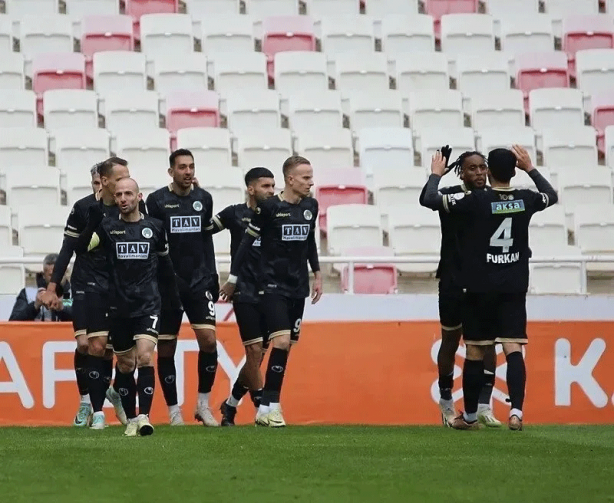 Foto - Süper Lig’in en çok penaltı kullanan takımları belli oldu! Zirveyle ikinci arasında büyük fark: İşte ligin en fazla penaltı atan takımları…