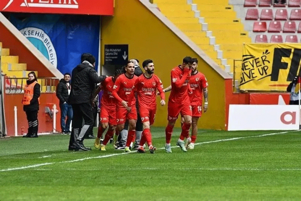 Foto - Süper Lig’in en çok penaltı kullanan takımları belli oldu! Zirveyle ikinci arasında büyük fark: İşte ligin en fazla penaltı atan takımları…