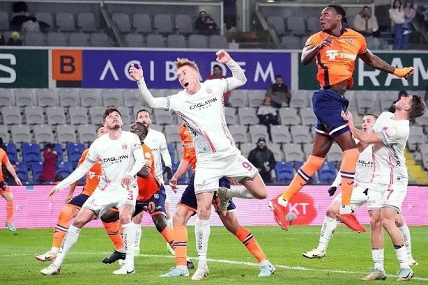 Foto - Süper Lig’in en çok penaltı kullanan takımları belli oldu! Zirveyle ikinci arasında büyük fark: İşte ligin en fazla penaltı atan takımları…