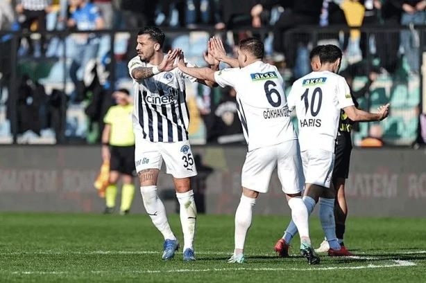 Foto - Süper Lig’in en çok penaltı kullanan takımları belli oldu! Zirveyle ikinci arasında büyük fark: İşte ligin en fazla penaltı atan takımları…