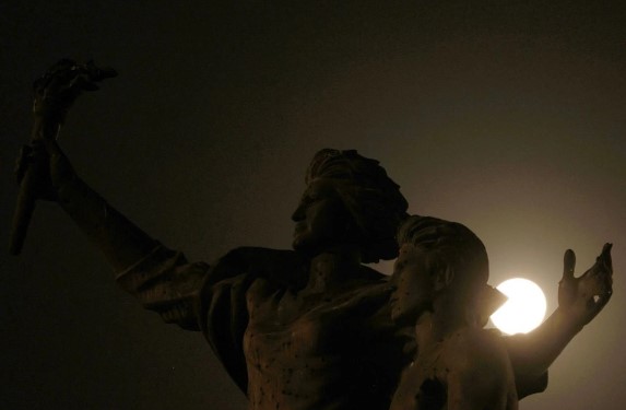 Foto - Süper Mavi Ay görenleri şaşırttı! İşte Türkiye ve Dünyadan harika manzaralar