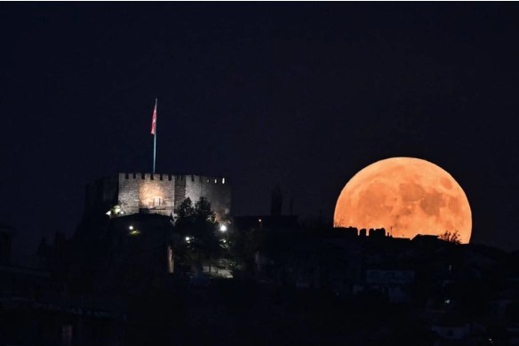 Foto - Süper Mavi Ay görenleri şaşırttı! İşte Türkiye ve Dünyadan harika manzaralar