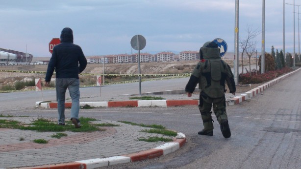 Foto - Şüpheli çanta paniği! Ekipler alarma geçti