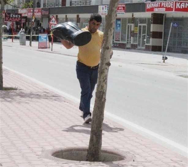 Foto - Şüpheli nesneyi vatandaş imha etti!