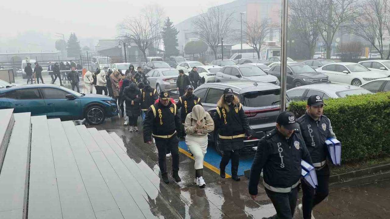 Suratlarını gizlemek için şekilden şekle girdiler! Fuhuş organizatörlerinin utanç tablosu