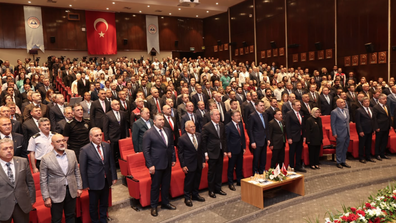 Sürdürülebilir geleceğe yönelik çözüm önerileri Erciyes Zirvesi-1'de ele alınıyor...