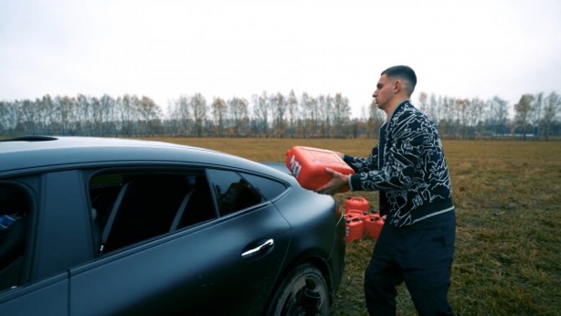 'Sürekli arıza yapıyor' deyip milyonluk aracını ateşe verdi