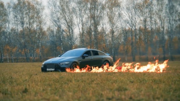 Foto - 'Sürekli arıza yapıyor' deyip milyonluk aracını ateşe verdi
