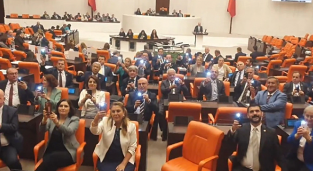 Foto - "Sürekli aydınlık için 1 dakika karanlık" eylemi başlatmışlardı… Eylem ‘FOS’ çıktı! CHP yeniden bir darbe beklentisi içinde mi?