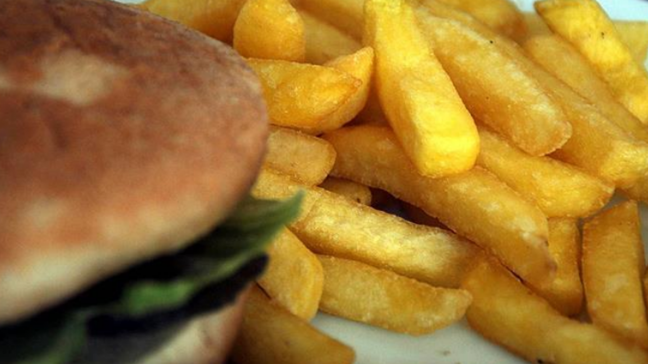 Foto - Sürekli dışarıdan yemek hastalıklara davetiye çıkarıyor! Aman diyelim artık görün şu tehlikeyi…