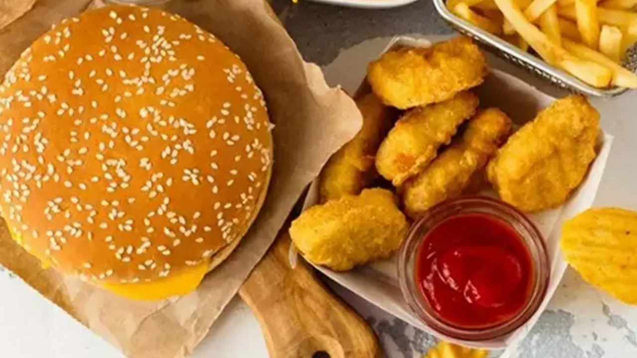 Sürekli dışarıdan yemek hastalıklara davetiye çıkarıyor! Aman diyelim artık görün şu tehlikeyi…