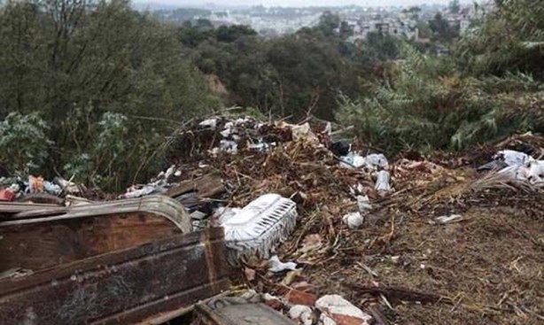 Foto - Süreleri dolan ölüleri mezardan attılar!