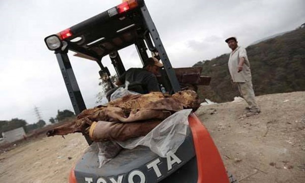 Foto - Süreleri dolan ölüleri mezardan attılar!