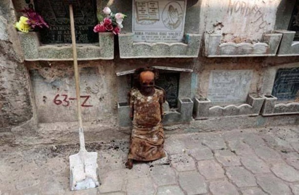 Foto - Süreleri dolan ölüleri mezardan attılar!