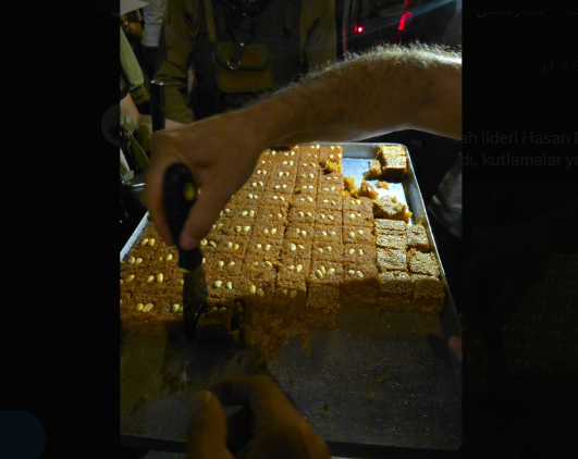 Foto - Suriye halkı Nasrallah'ın ölmesi sonrası neden tatlı dağıtıp sevinç kutlamaları yaptı? İşte cevabı...