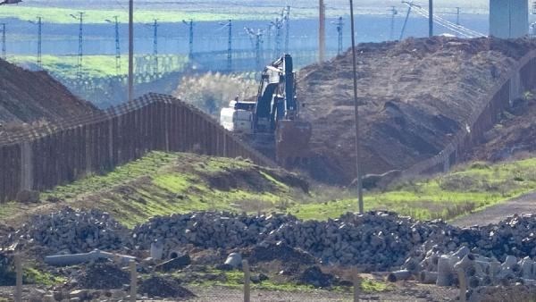 Suriye sınırında hendek kazısı başlatıldı