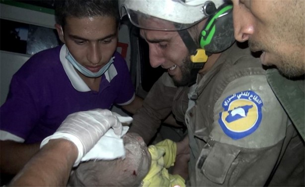 Foto - Suriye'de 1 aylık bebek böyle kurtarıldı