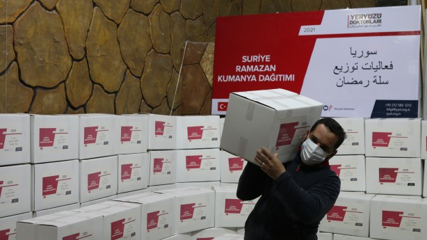 Foto - Suriye'de 700 aileye gıda yardımı