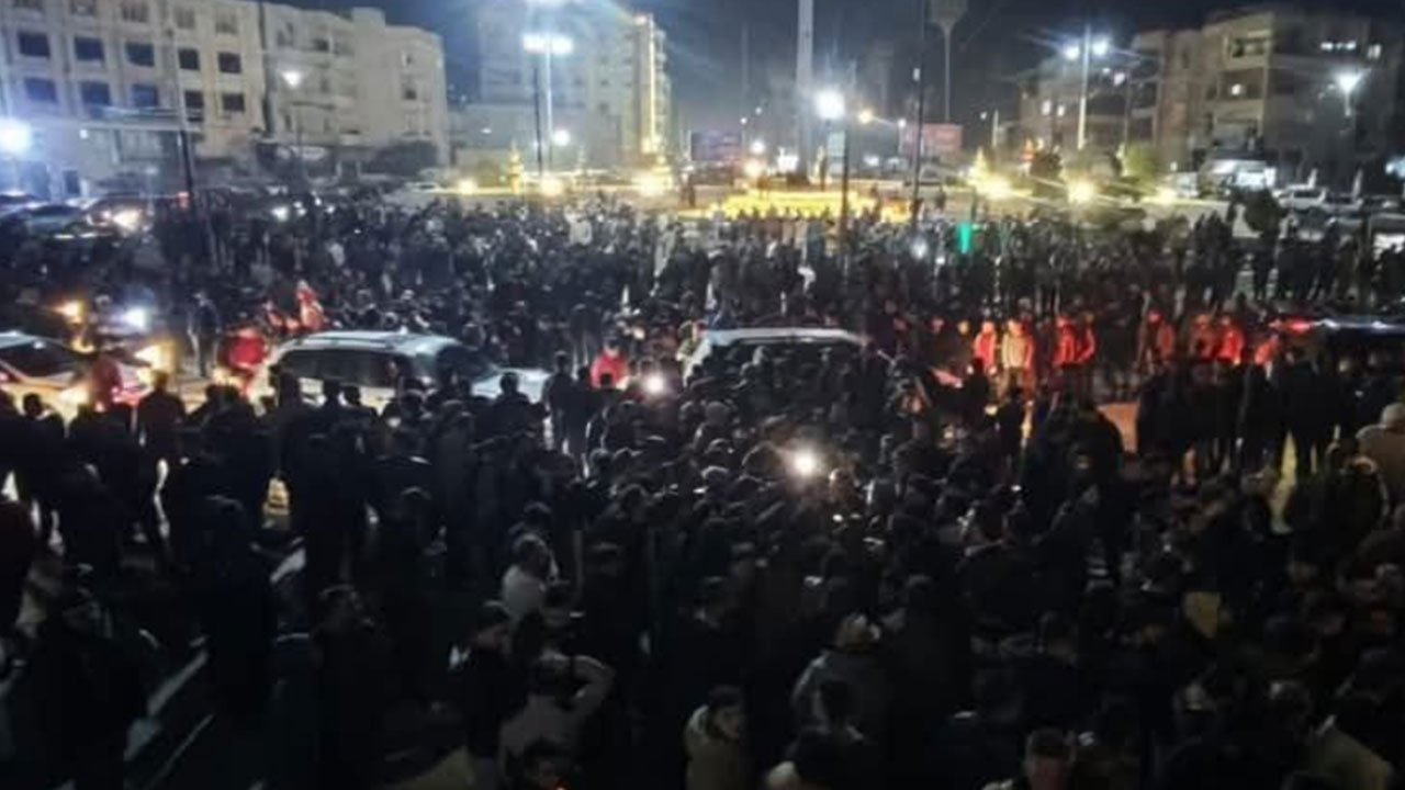 Foto - Suriye'de hareketli saatler! Sokağa çıkma yasağı ilan edildi