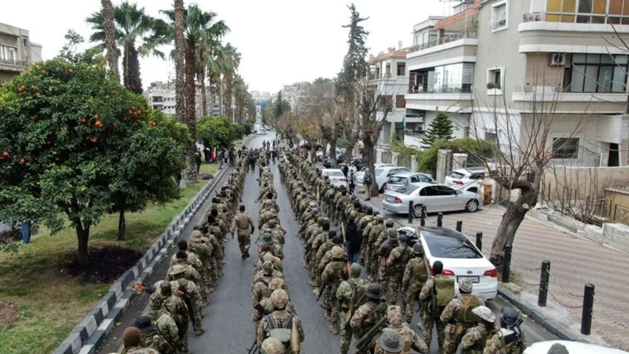 Suriye'de profesyonel silahlı kuvvetler kuruluyor!