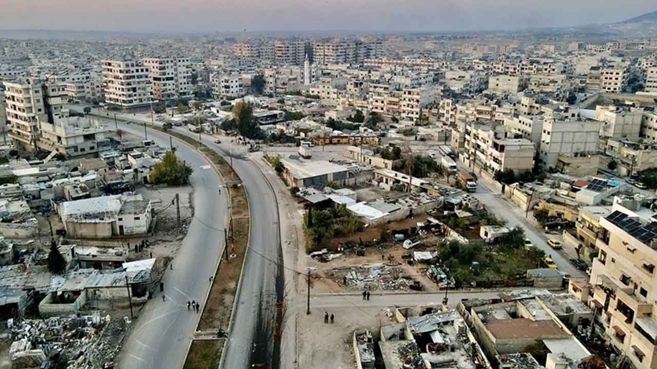 Foto - Suriye’de yeni yönetimin ilk büyük krizi: Sokaklar karıştı, Şara geri adım attı