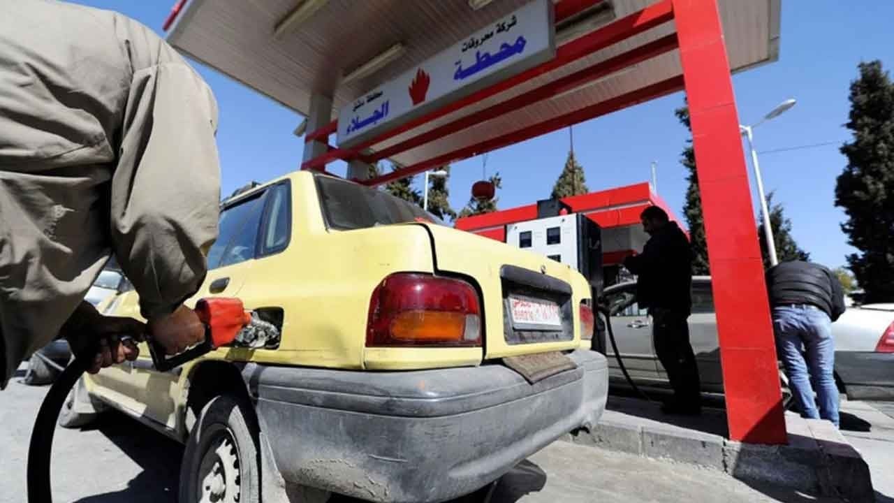Foto - Suriye’de yeni yönetimin ilk büyük krizi: Sokaklar karıştı, Şara geri adım attı