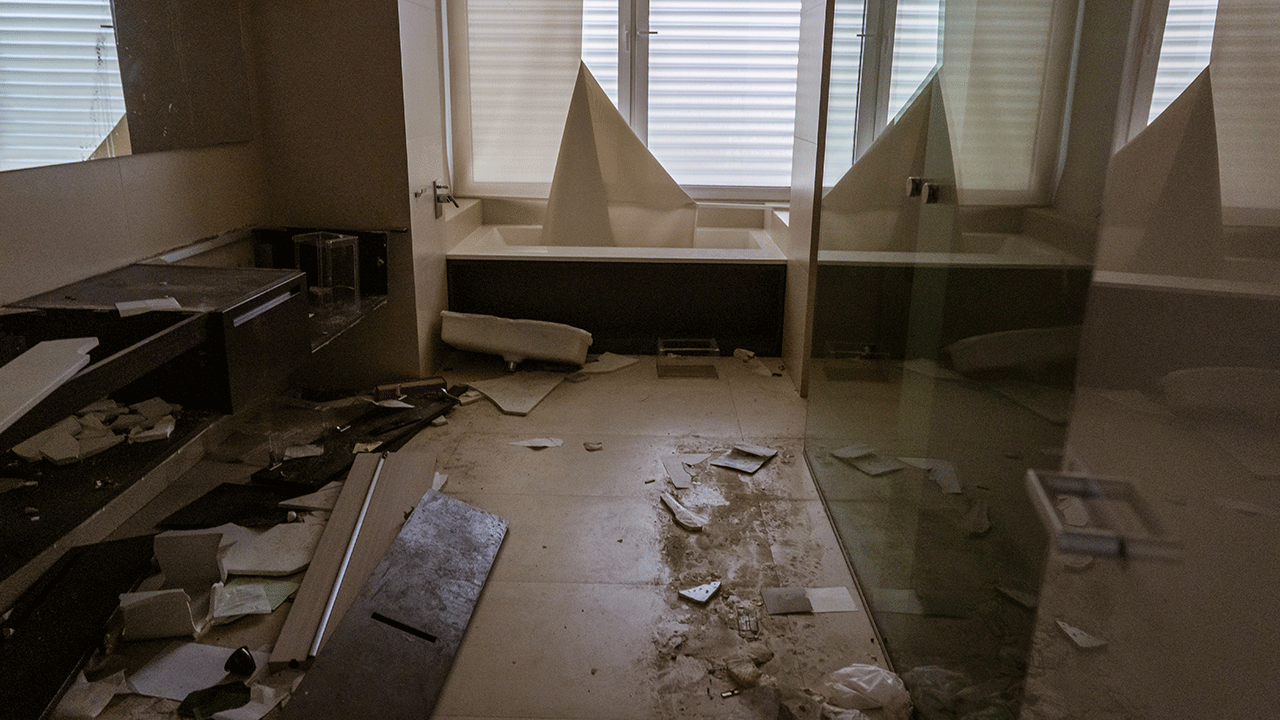 Foto - Suriyeliler yoksulluktan kırılırken, Esed pisliği burada yaşıyordu!