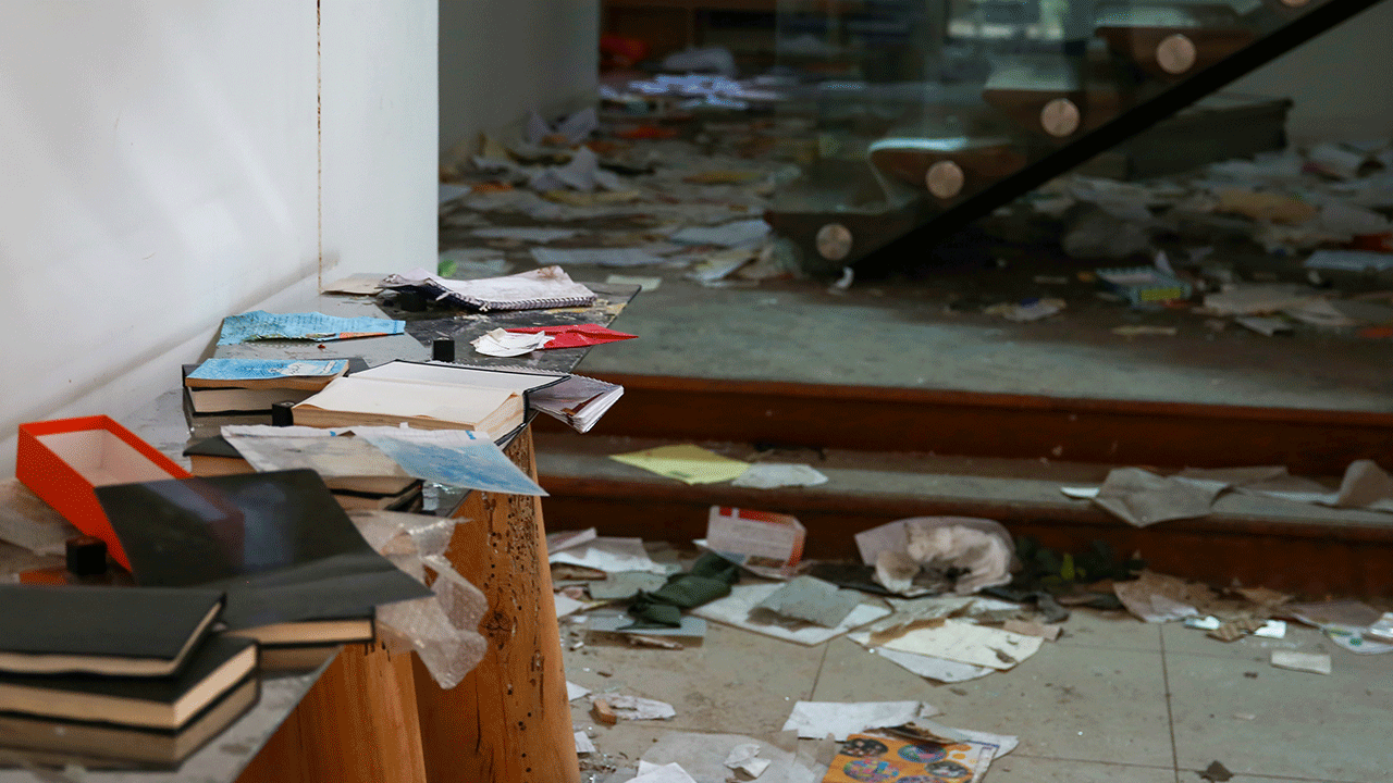 Foto - Suriyeliler yoksulluktan kırılırken, Esed pisliği burada yaşıyordu!