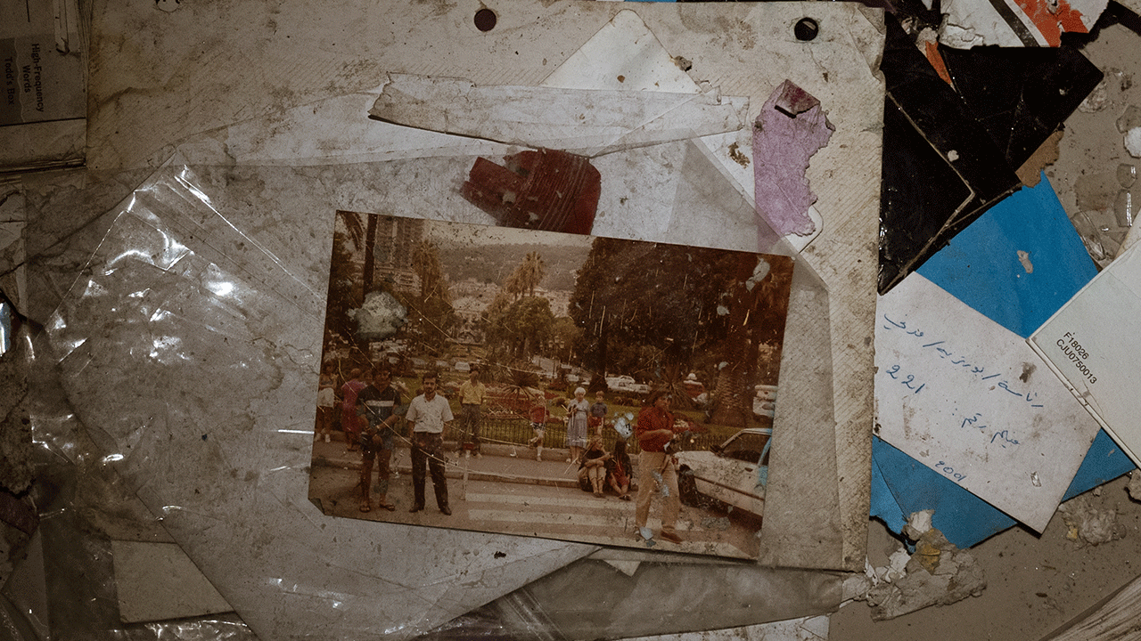 Foto - Suriyeliler yoksulluktan kırılırken, Esed pisliği burada yaşıyordu!