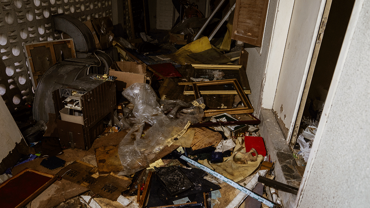 Foto - Suriyeliler yoksulluktan kırılırken, Esed pisliği burada yaşıyordu!