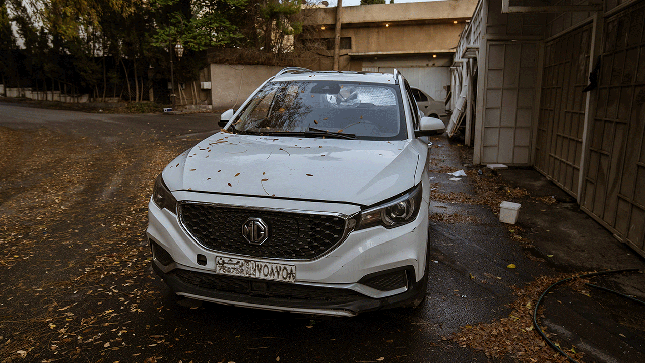 Foto - Suriyeliler yoksulluktan kırılırken, Esed pisliği burada yaşıyordu!