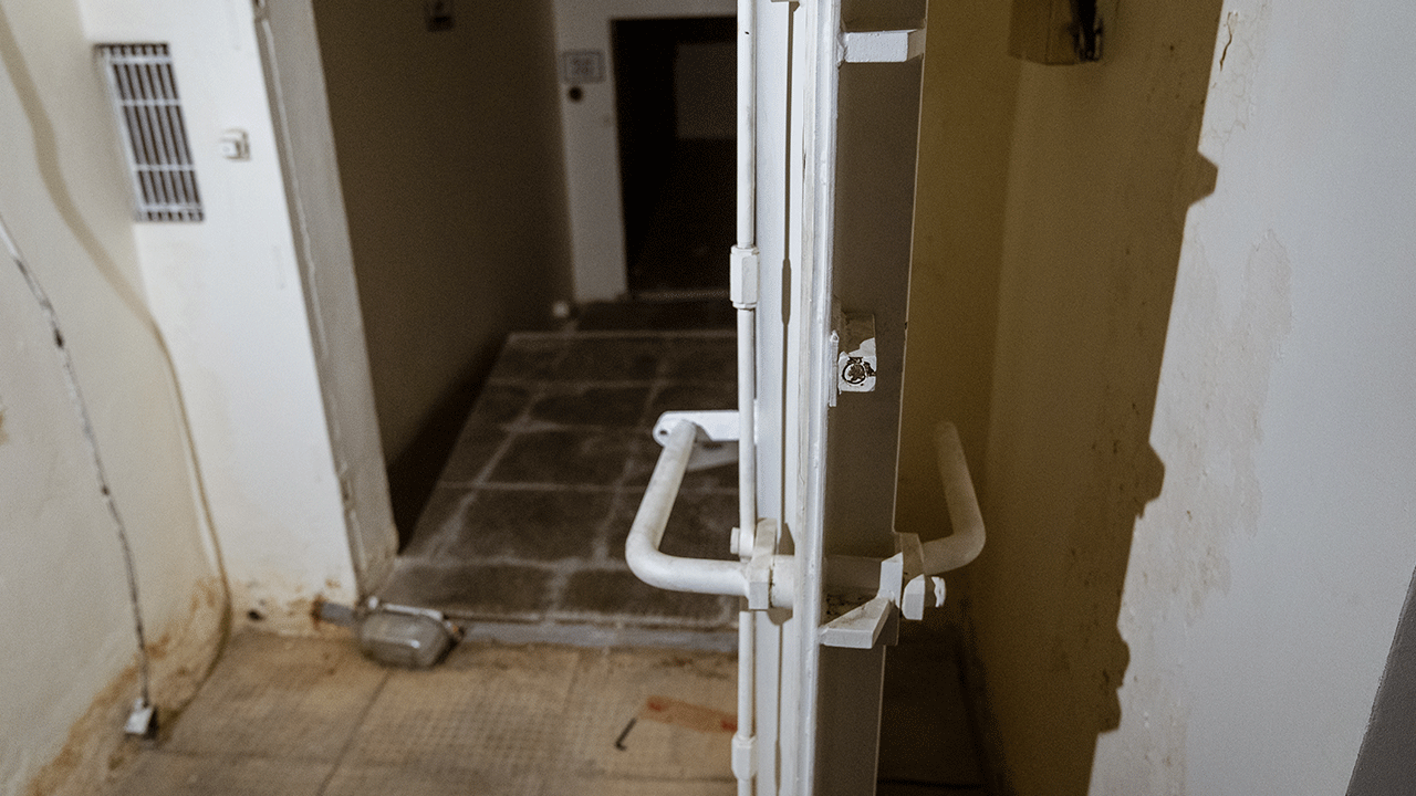 Foto - Suriyeliler yoksulluktan kırılırken, Esed pisliği burada yaşıyordu!