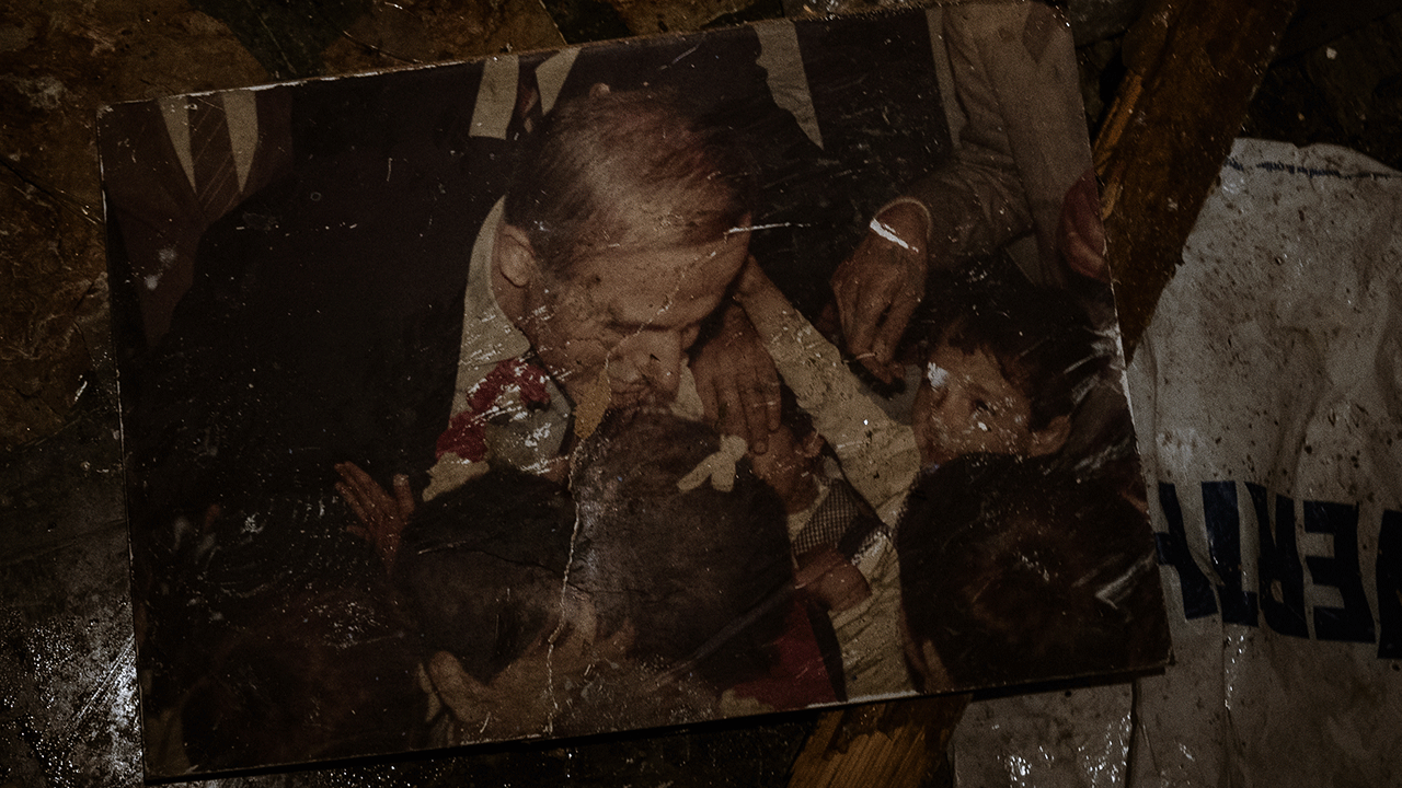 Foto - Suriyeliler yoksulluktan kırılırken, Esed pisliği burada yaşıyordu!