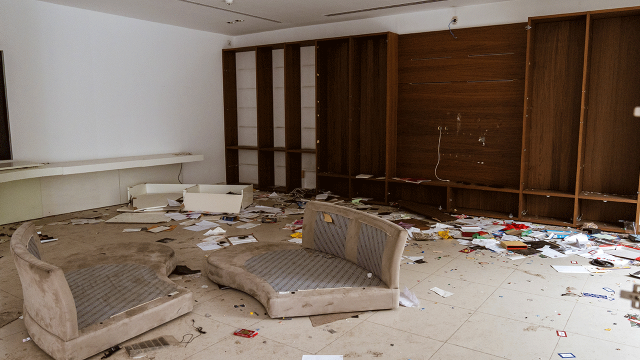 Foto - Suriyeliler yoksulluktan kırılırken, Esed pisliği burada yaşıyordu!