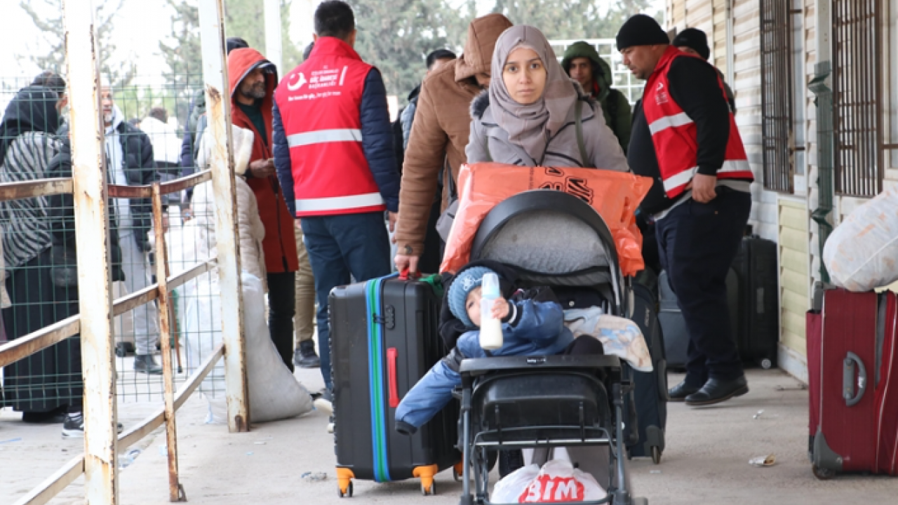 Suriyelilerin geçici koruma statüleri kalkıyor! Türkiye’den geri dönüşleri hızlandırılacak