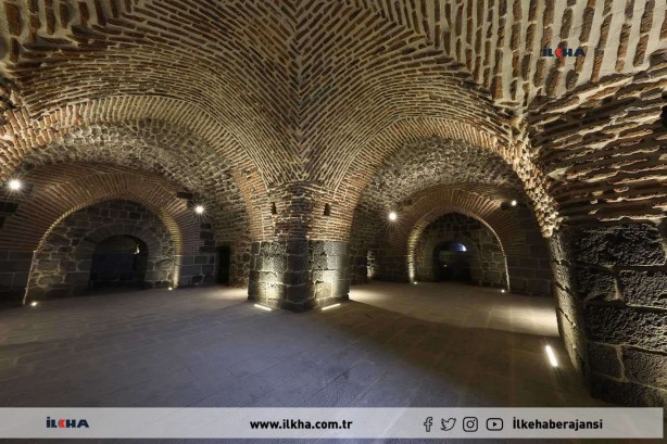 Foto - Surlarda başlatılan restorasyon çalışmaları devam ediyor