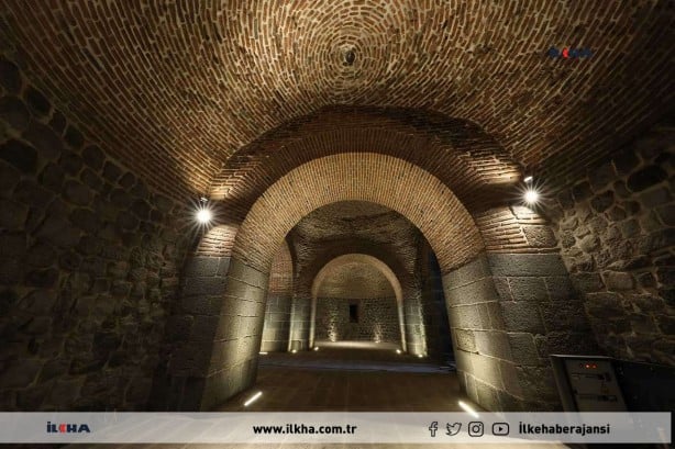 Surlarda başlatılan restorasyon çalışmaları devam ediyor