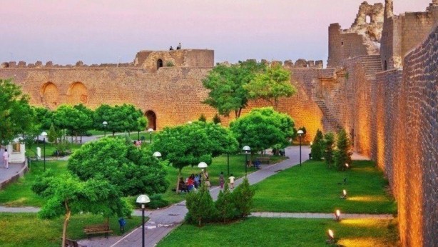 Foto - Surlarda başlatılan restorasyon çalışmaları devam ediyor