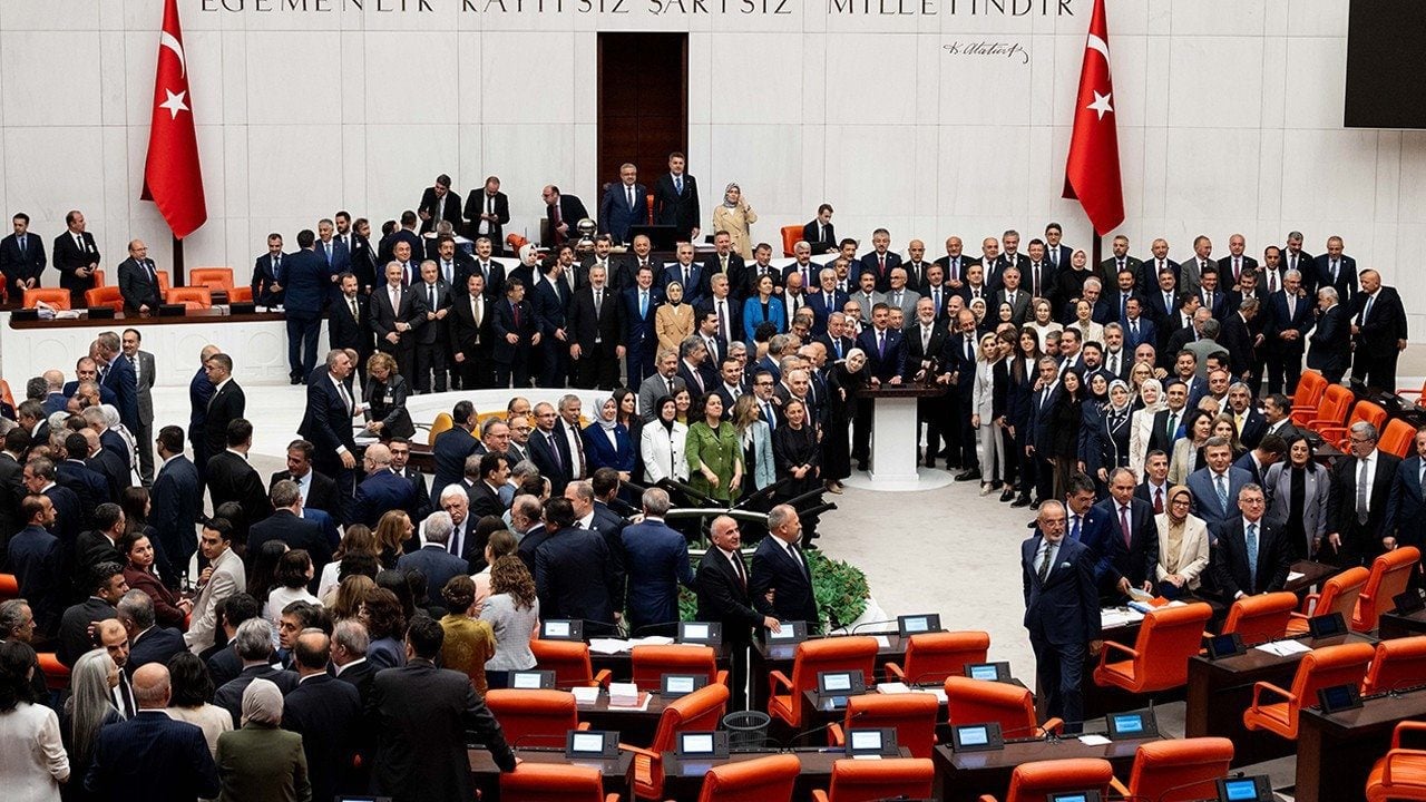 Foto - Sürpriz transferin ardından Meclis’te tüm dengeler değişti! İşte TBMM’deki son sandalye dağılımı 