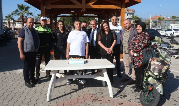Foto - Sürprizi gören bipolar hastası genç Emniyet Müdürü'ne sıkı sıkı sarıldı