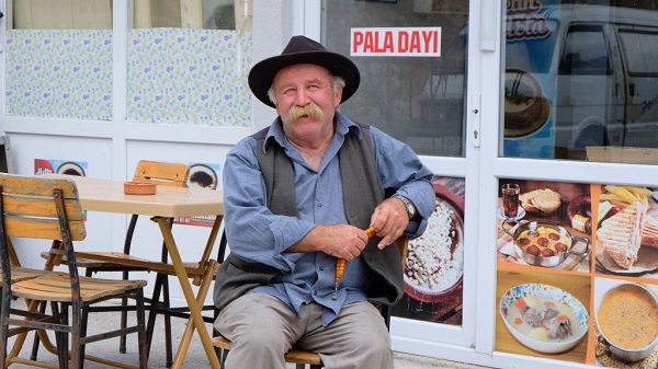 Foto - Sürücüler bu tabelayı görünce şaşırıyor! Dikkat Pala Dayı Çıkabilir