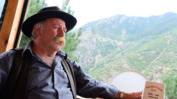 Foto - Sürücüler bu tabelayı görünce şaşırıyor! Dikkat Pala Dayı Çıkabilir