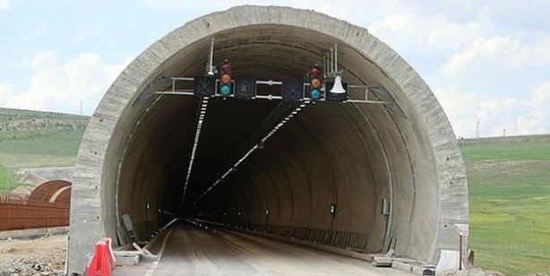 Sürücüler müjde! Türkiye'den önemli proje: Yağdonduran Tüneli'nin yüzde 85'i tamamlandı diyerek ilan ettiler