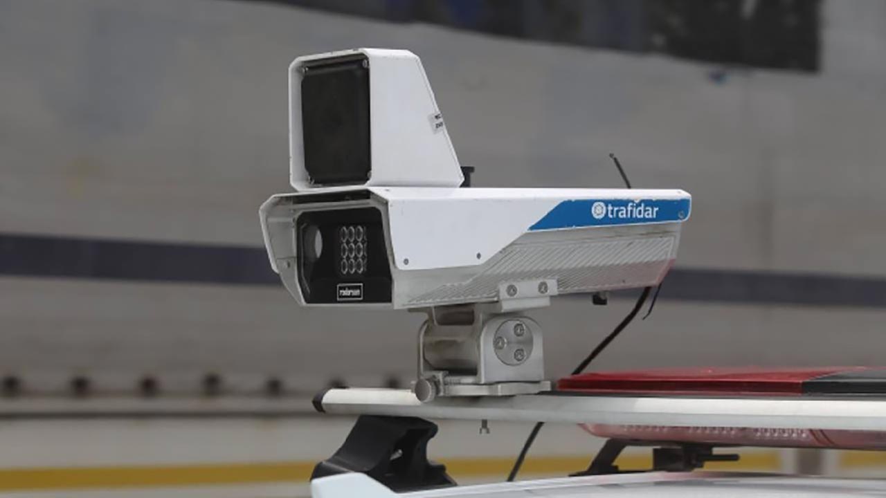 Sürücüler dikkat! O bölgede pusuda, 4 araca birden ceza kesiyor